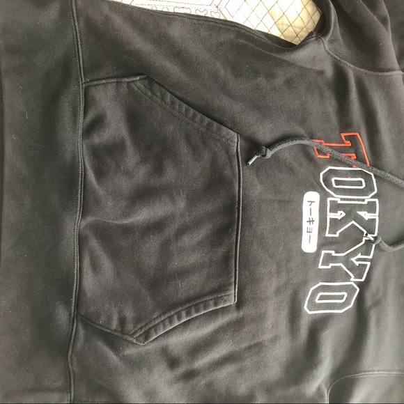 UNIQLO Tokyo Black Hoodie - Picture 6 of 8